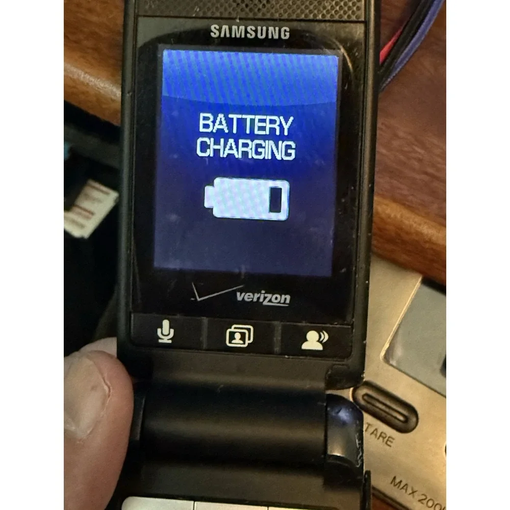 Samsung SCH-U320 Haven Verizon CDMA FLIP‎ Cell Phone, Tiny Crack In Front Screen